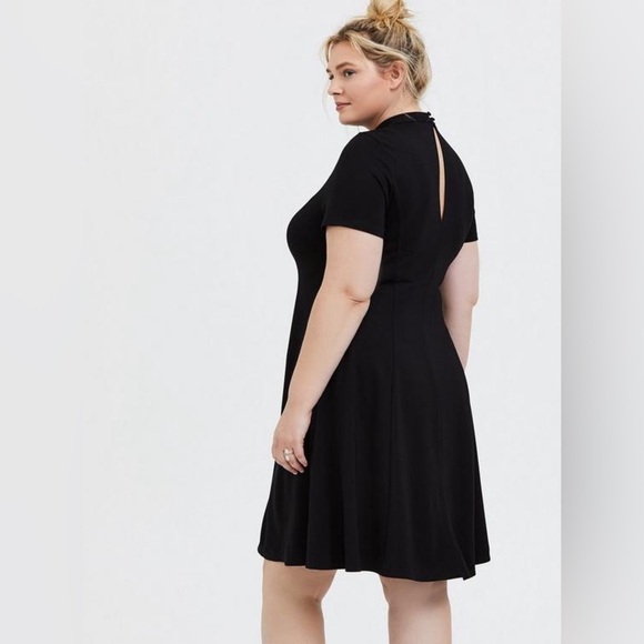 Torrid Black Ponte Mock Neck Fluted Mini Dress Size 2 #1811 - Picture 6 of 11